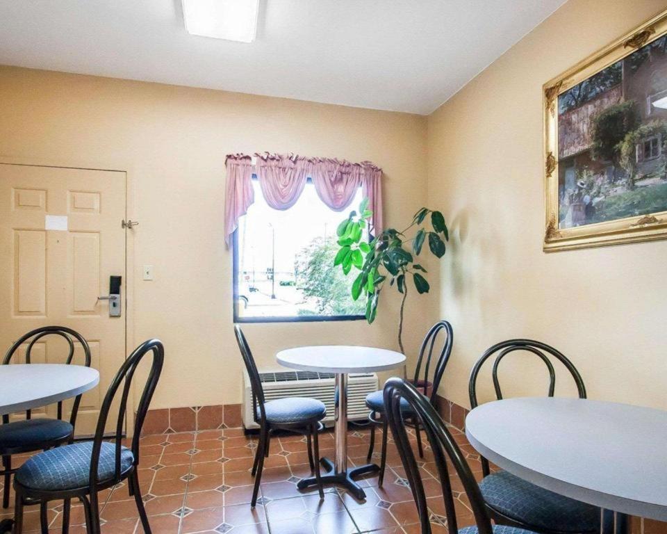 Econo Lodge Inn & Suites I-20, Exit 73 توسكالوسا المظهر الخارجي الصورة
