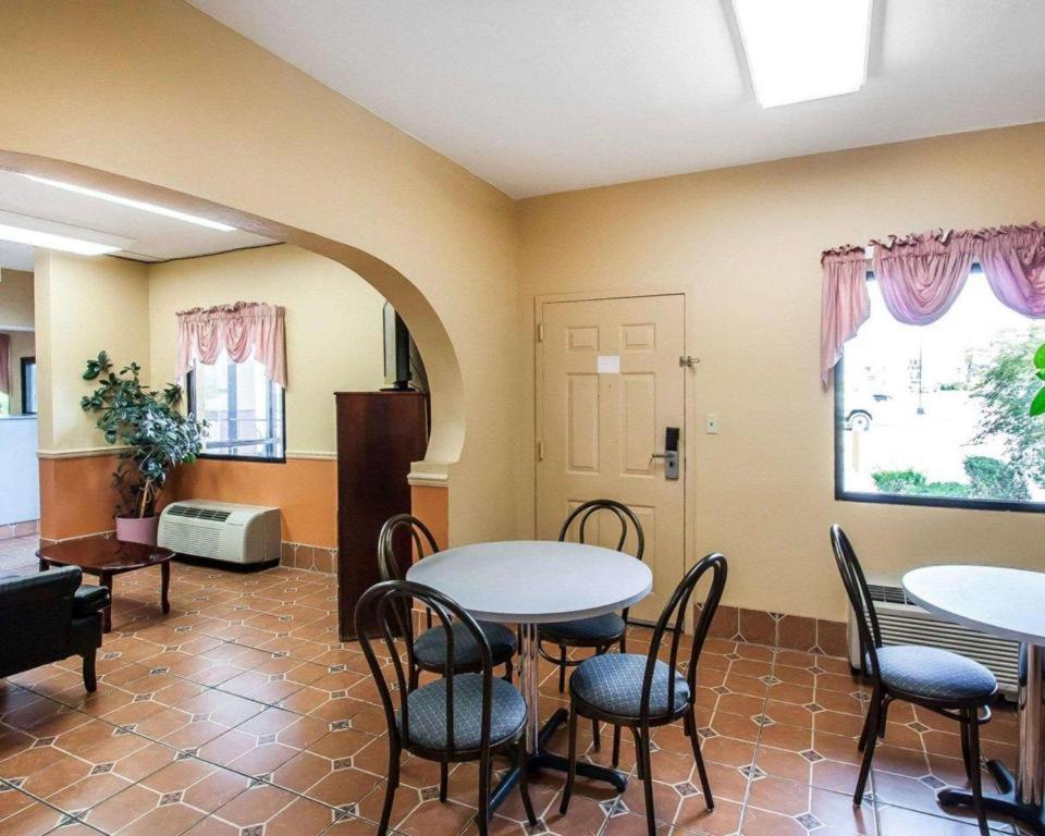 Econo Lodge Inn & Suites I-20, Exit 73 توسكالوسا المظهر الخارجي الصورة