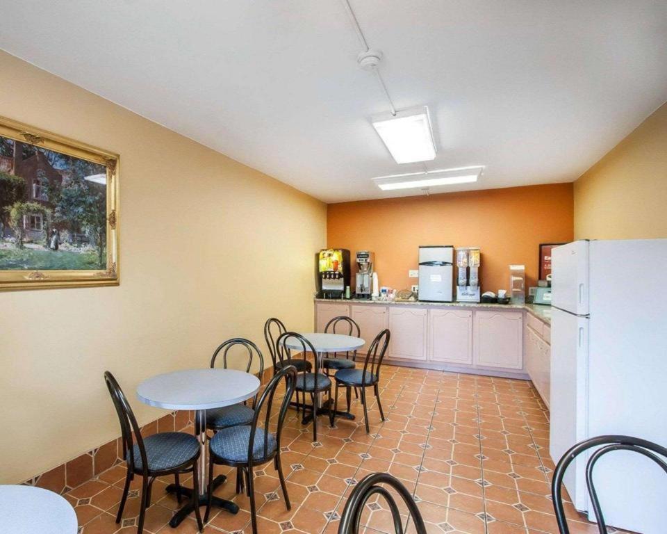 Econo Lodge Inn & Suites I-20, Exit 73 توسكالوسا المظهر الخارجي الصورة