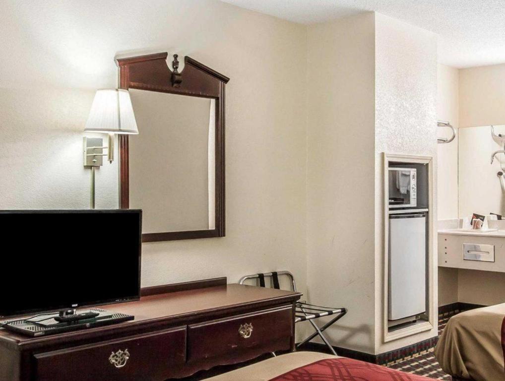 Econo Lodge Inn & Suites I-20, Exit 73 توسكالوسا المظهر الخارجي الصورة